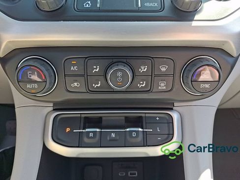 Certified 2023 GMC Acadia SLT w/ Technology Package FWD image 17