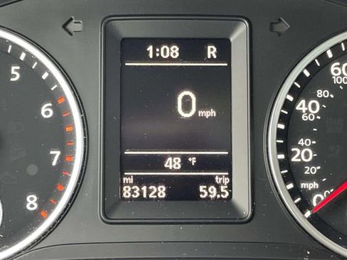 Used 2016 Volkswagen Tiguan SE image 32