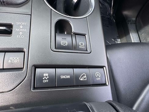 Certified 2020 Toyota Highlander XLE AWD/4WD image 35