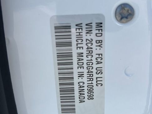 Used 2024 Chrysler Pacifica Limited w/ S Appearance Package image 49