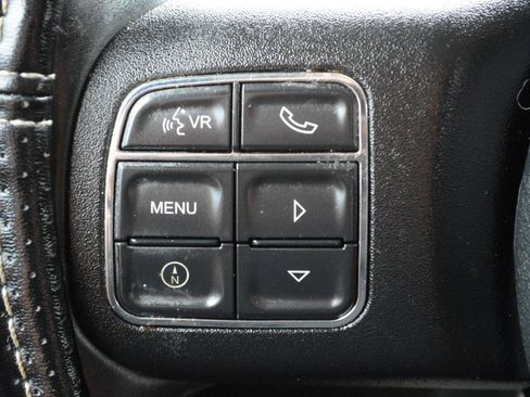 Used 2018 Jeep Wrangler Unlimited Sahara w/ Connectivity Group AWD/4WD image 28
