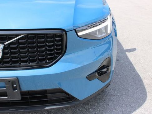 Used 2025 Volvo XC40 B5 Plus image 41