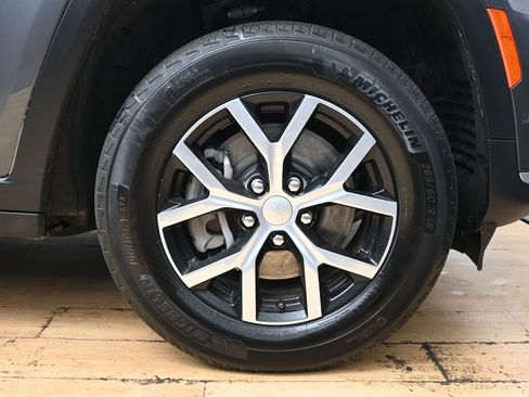 Used 2024 Jeep Grand Cherokee L Limited w/ Luxury Tech Group II image 15