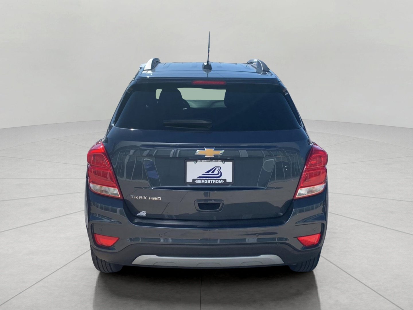 Used 2021 Chevrolet Trax LT w/ Premium Seat Package AWD/4WD image 6