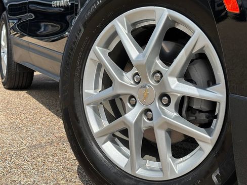Used 2023 Chevrolet Equinox LS w/ LS Convenience Package FWD image 2