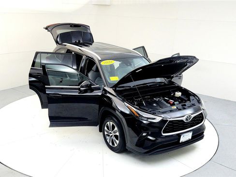 Certified 2022 Toyota Highlander XLE image 21