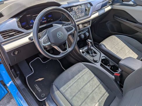 Used 2023 Volkswagen Taos SE w/ Panoramic Sunroof Package AWD/4WD image 11