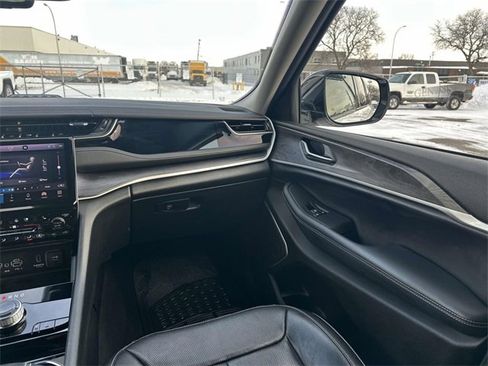 Used 2022 Jeep Grand Cherokee Limited 4xe w/ Luxury Tech Group II image 31