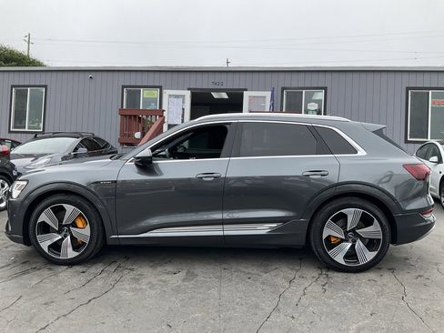 Used 2019 Audi e-tron Prestige w/ Prestige Package image 5