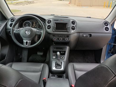 Used 2017 Volkswagen Tiguan S image 17