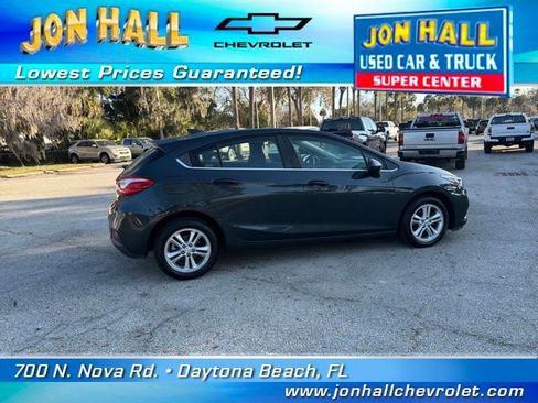 Used 2018 Chevrolet Cruze LT image 11