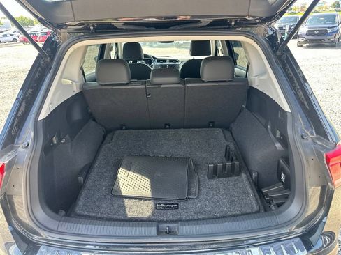 Used 2023 Volkswagen Tiguan SE AWD/4WD image 10