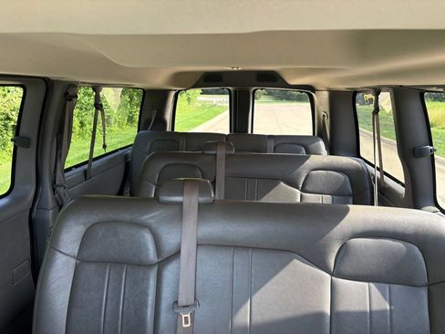 Used 2023 Chevrolet Express 3500 LS RWD image 3