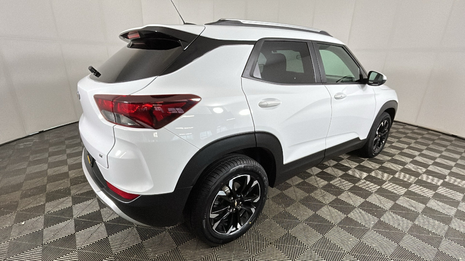 Used 2021 Chevrolet TrailBlazer LT FWD image 3