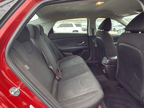Used 2025 Hyundai Elantra SE FWD image 29
