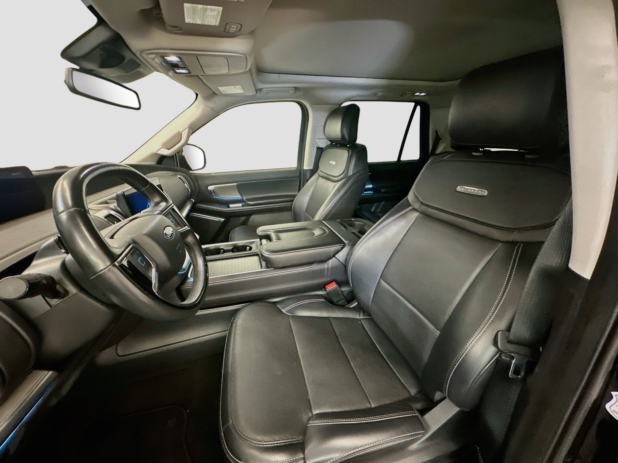 Used 2025 Ford Expedition Platinum AWD/4WD image 13