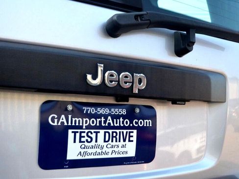 Used 2012 Jeep Liberty Sport image 10