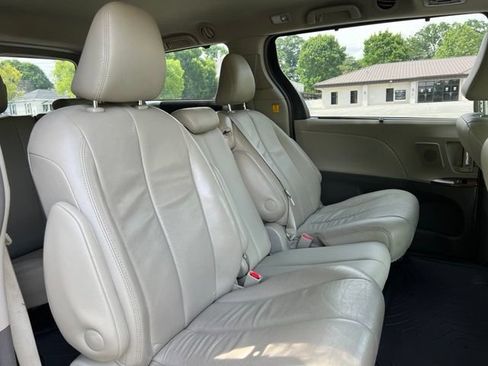 Used 2013 Toyota Sienna XLE w/ Premium Pkg FWD image 19