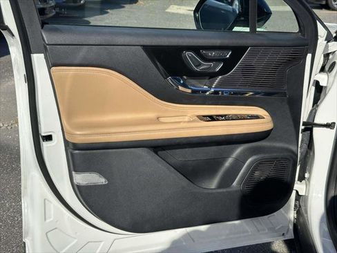 Used 2022 Lincoln Corsair Reserve w/ Elements Package image 11