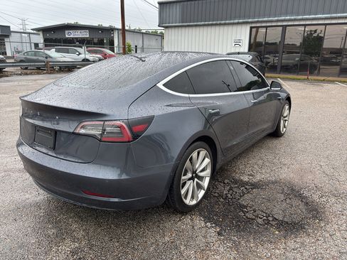 Used 2018 Tesla Model 3 Mid Range RWD image 4