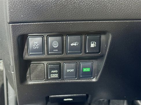 Used 2019 Nissan Rogue SV image 10