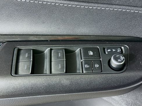 Used 2021 Toyota Venza LE image 24