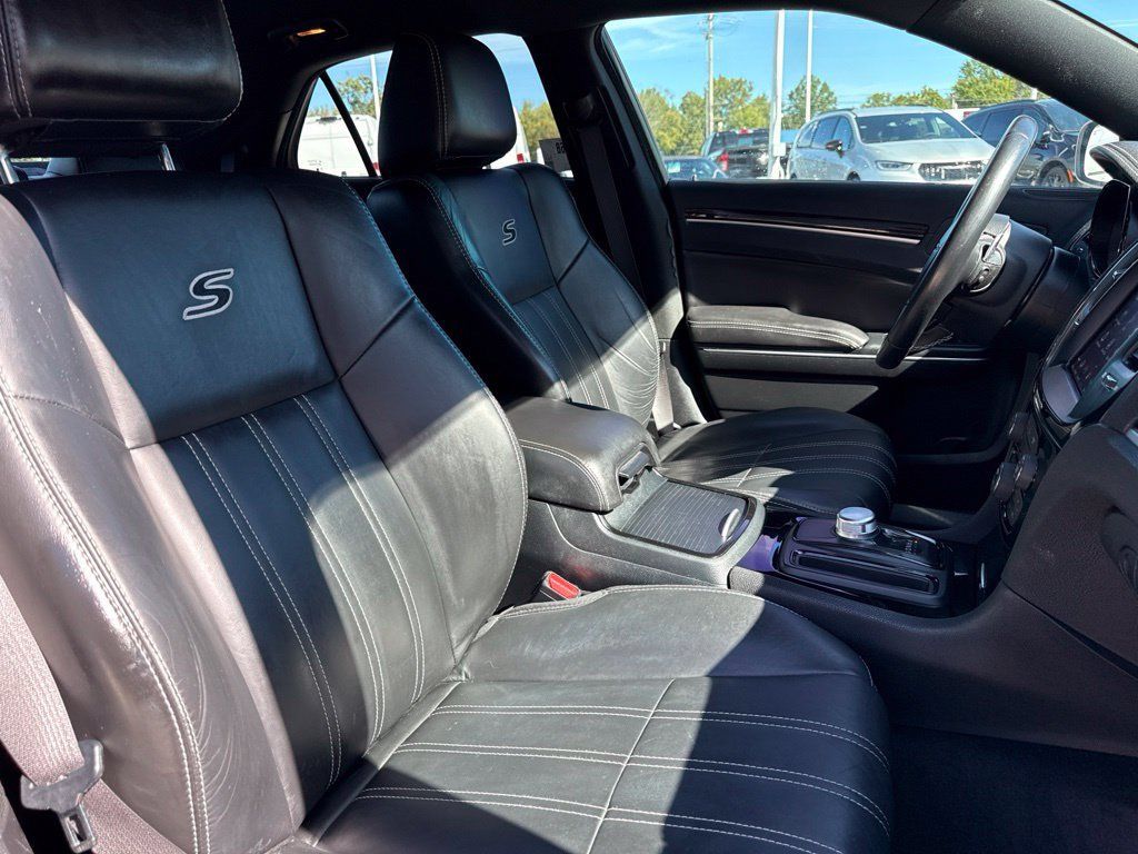 Used 2018 Chrysler 300 S RWD image 30