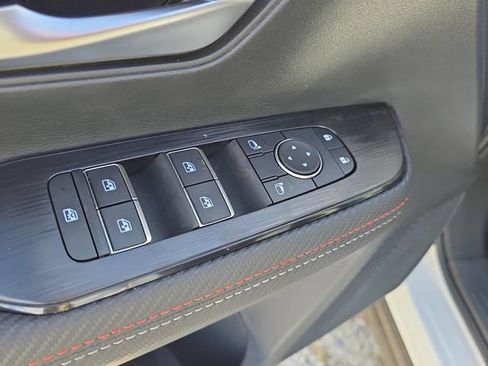 New 2026 Nissan Kicks SR FWD image 19