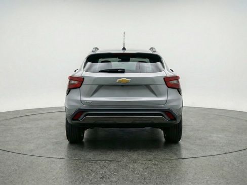 Used 2025 Chevrolet Trax LT w/ LT Convenience Package image 7