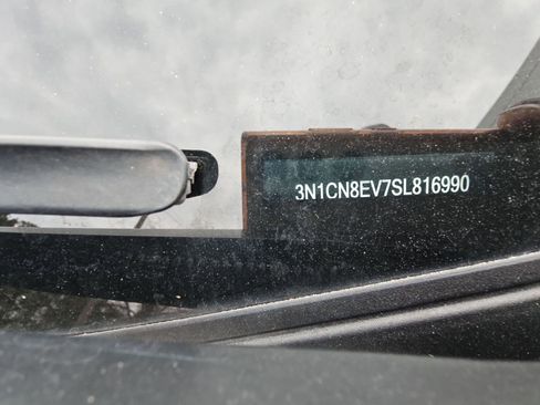 Used 2025 Nissan Versa SV image 9