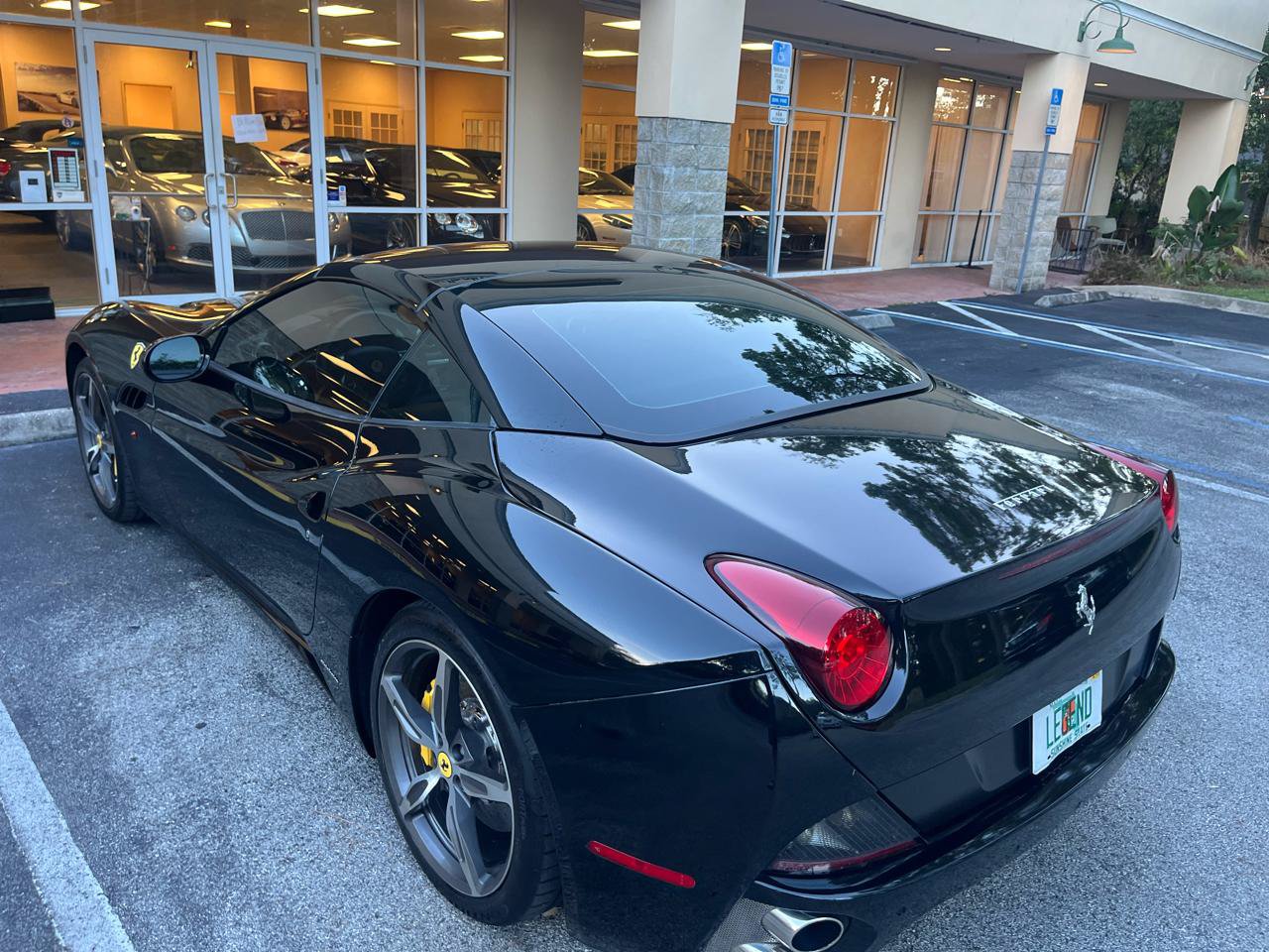 Used 2010 Ferrari California RWD image 23