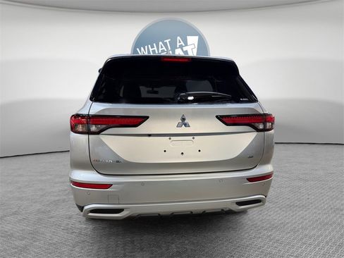 Used 2024 Mitsubishi Outlander SE image 5