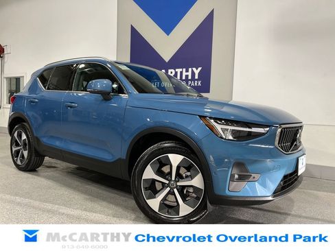 Used 2025 Volvo XC40 B5 Plus AWD/4WD image 1