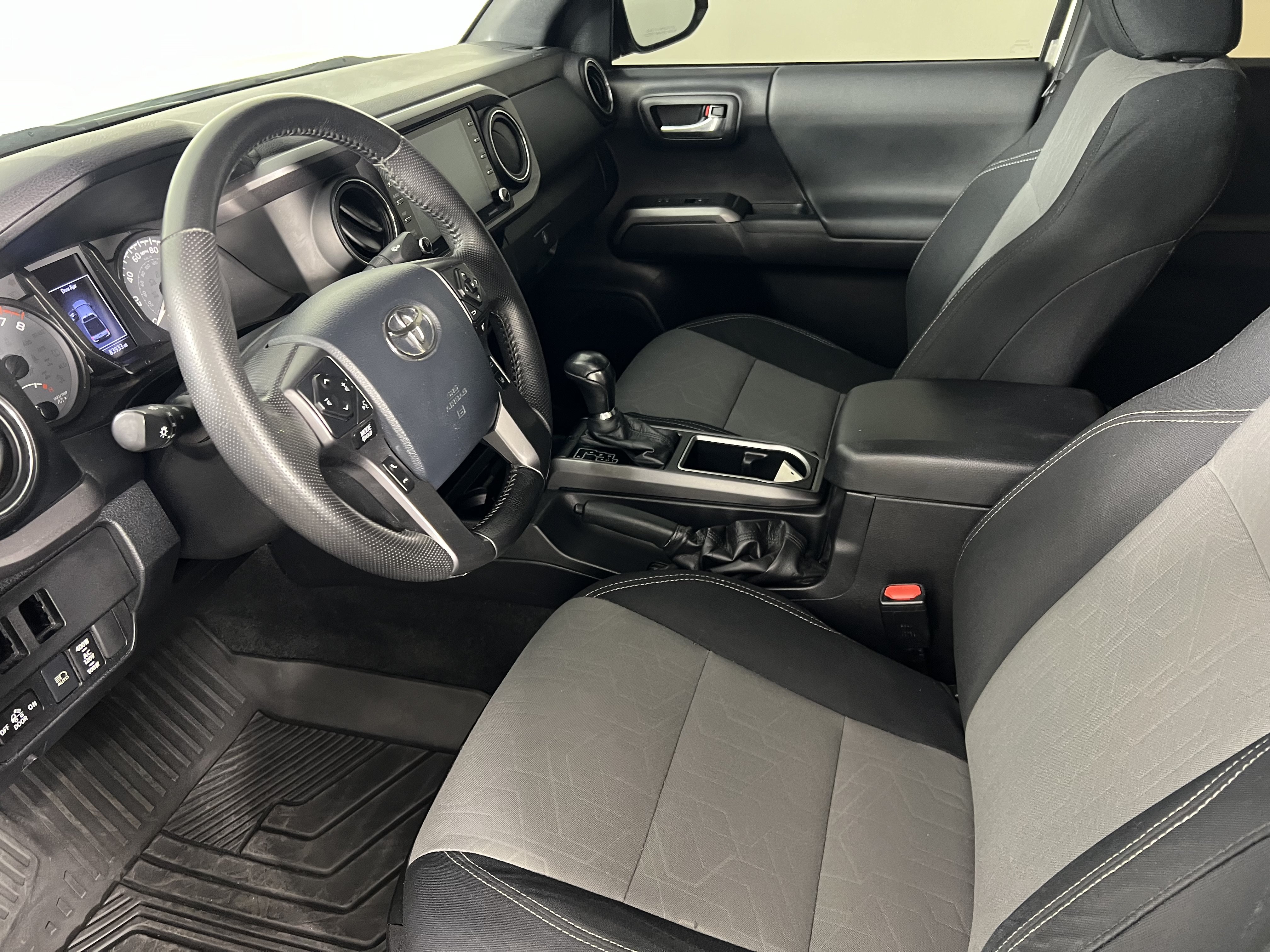 Used 2020 Toyota Tacoma TRD Off-Road w/ Technology Package AWD/4WD image 16