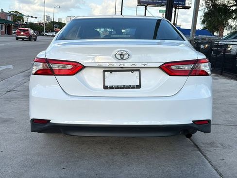 Used 2018 Toyota Camry L image 12