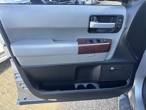 Used 2014 Toyota Sequoia Platinum image 25