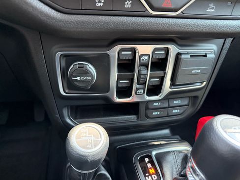 Used 2025 Jeep Gladiator Sport AWD/4WD image 20