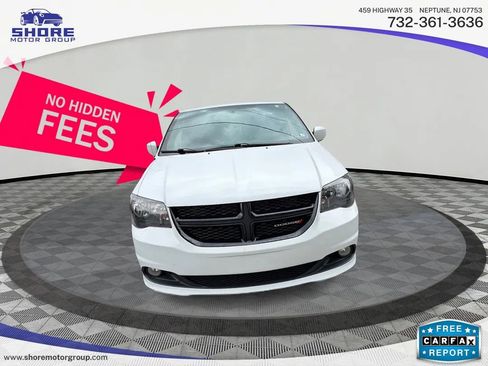 Used 2018 Dodge Grand Caravan SE FWD image 2