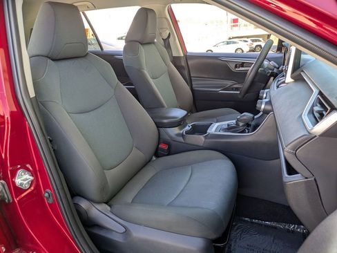 Used 2025 Toyota RAV4 XLE image 28