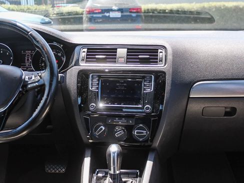 Used 2016 Volkswagen Jetta Sport w/ Lighting Package FWD image 17