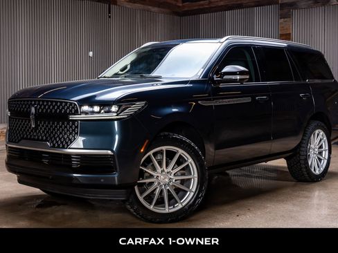 Used 2025 Lincoln Navigator Reserve image 5