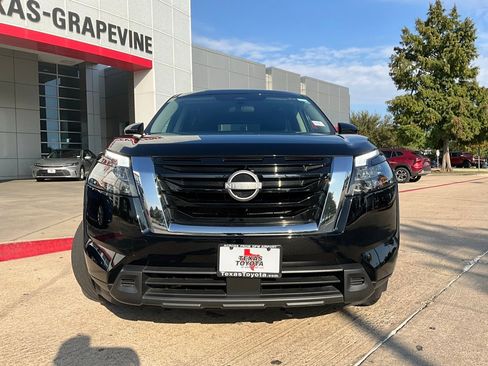 Used 2024 Nissan Pathfinder SV image 4