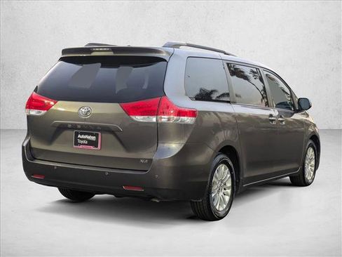 Used 2014 Toyota Sienna XLE image 5