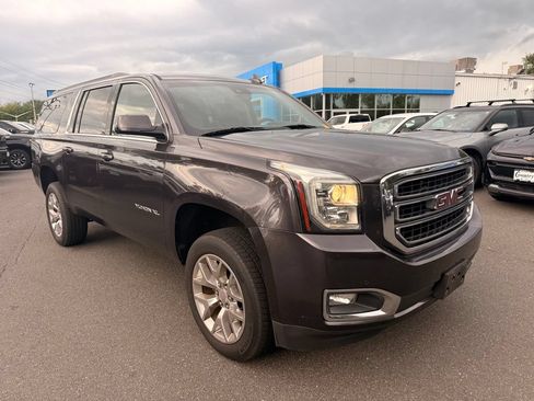 Used 2018 GMC Yukon XL SLT w/ Open Road Package AWD/4WD image 25