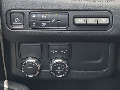 Used 2024 GMC Yukon XL Denali RWD image 20
