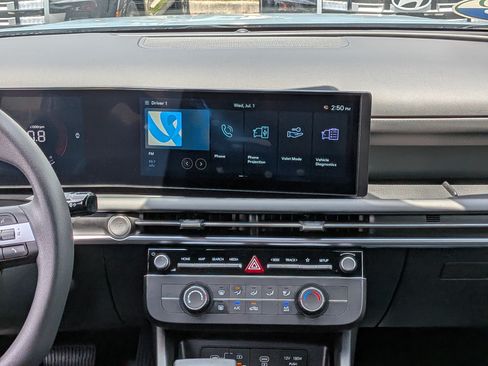 Used 2025 Hyundai Santa Cruz SE FWD image 18
