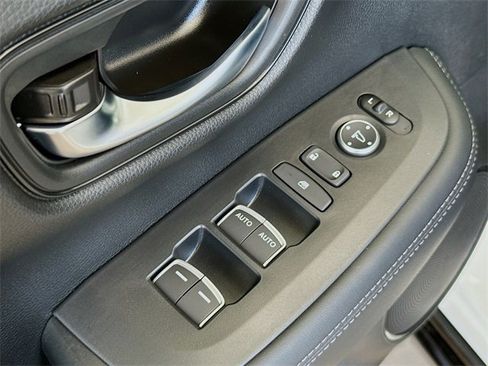 New 2025 Honda HR-V EX-L image 17