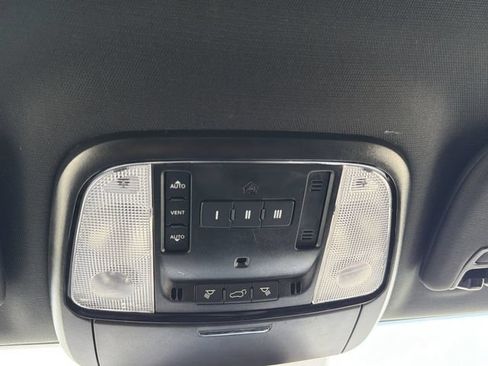 Used 2024 Dodge Durango GT RWD image 23