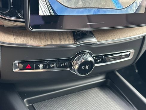New 2026 Volvo XC60 B5 Plus w/ Climate Package image 18