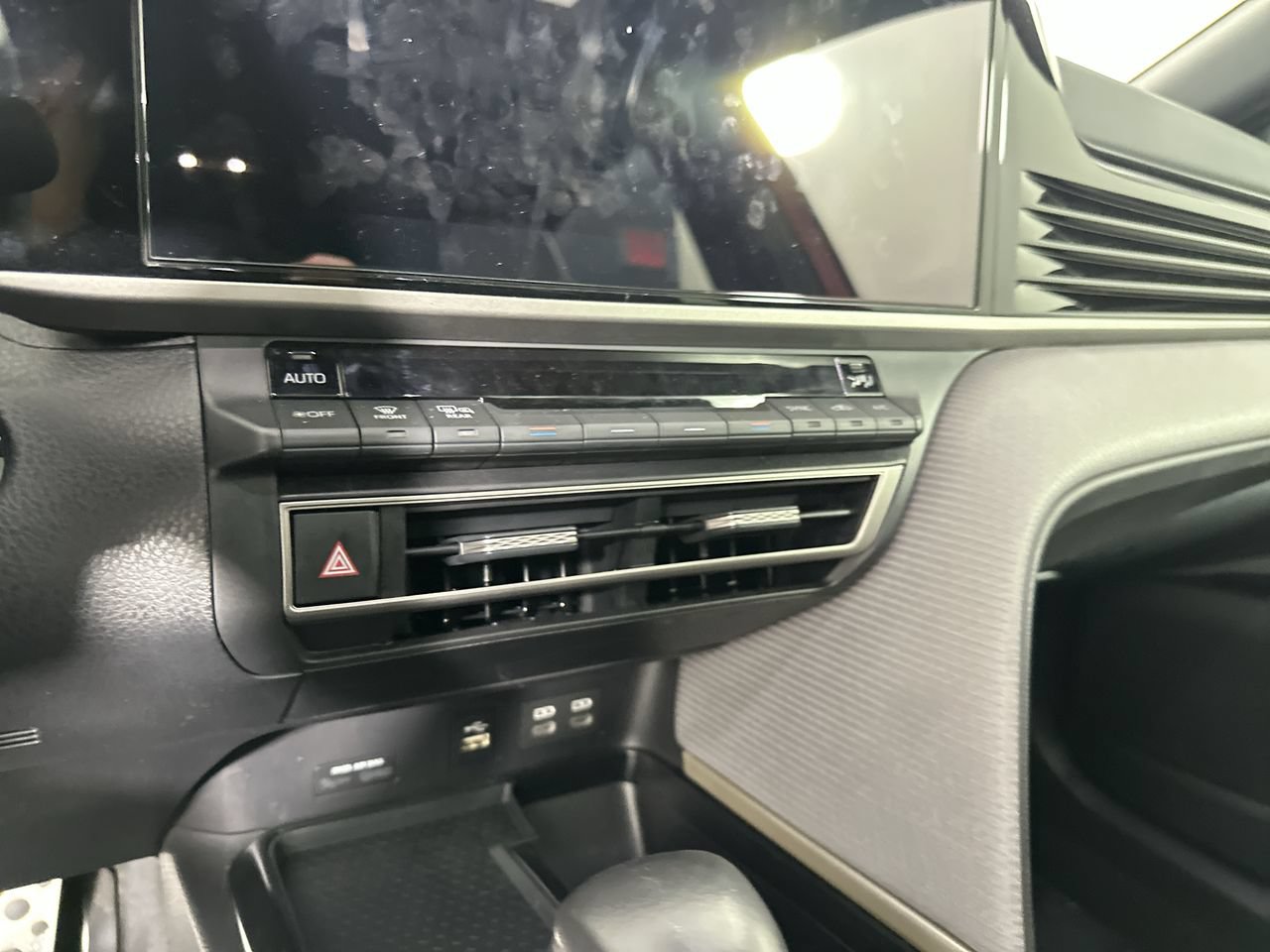 Used 2025 Toyota Camry SE w/ Multimedia Upgrade Package FWD image 14